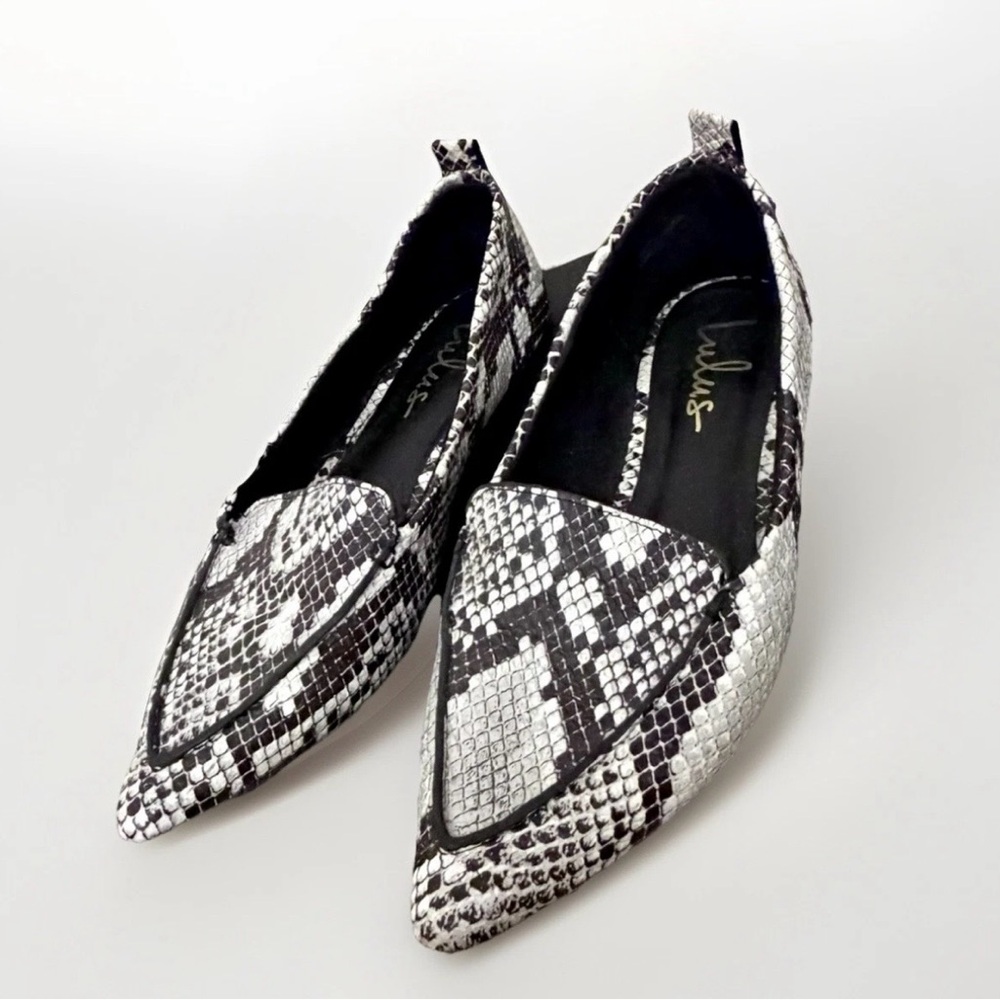 Lulus “Emmy” Black and White Snake Print Flats (size 7)